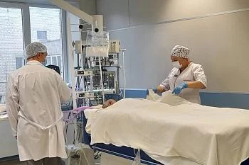 Врачи Центральной городской клинической больницы спасли пациента после удара током в 10 тысяч вольт. Врачи Центральной городской клинической больницы спасли пациента после удара током в 10 тысяч вольт.